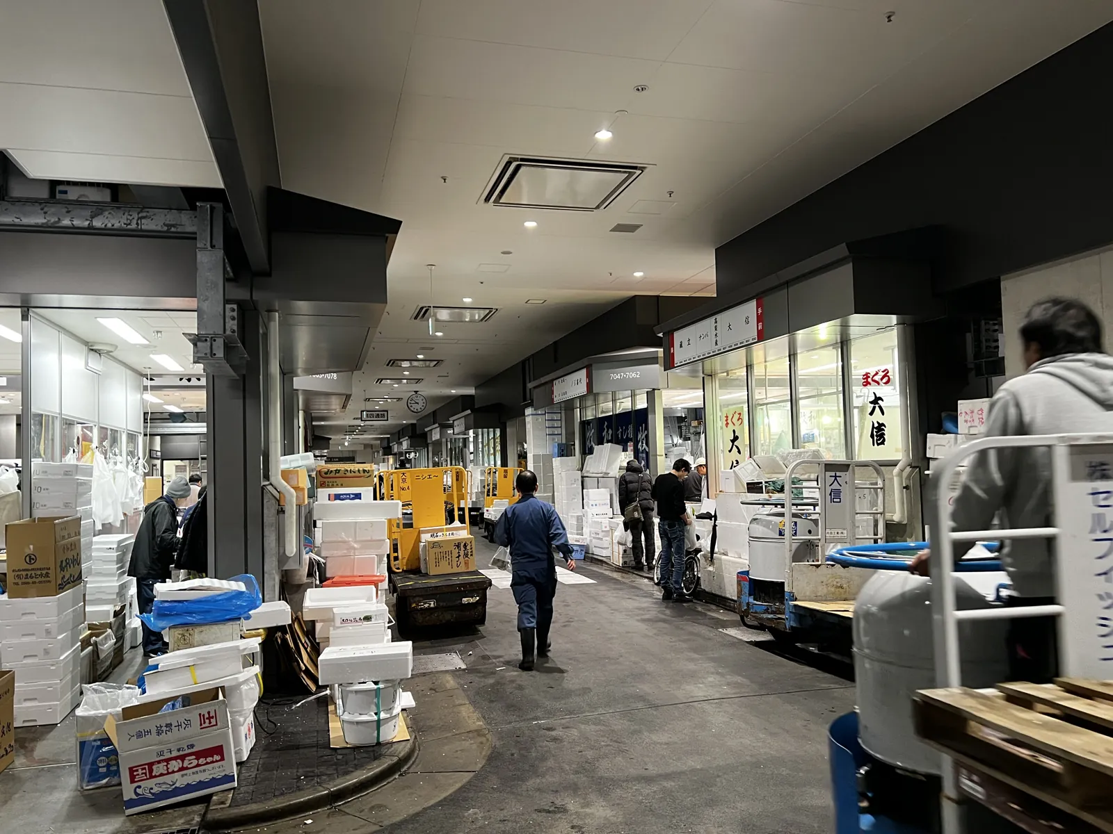 市場の通路