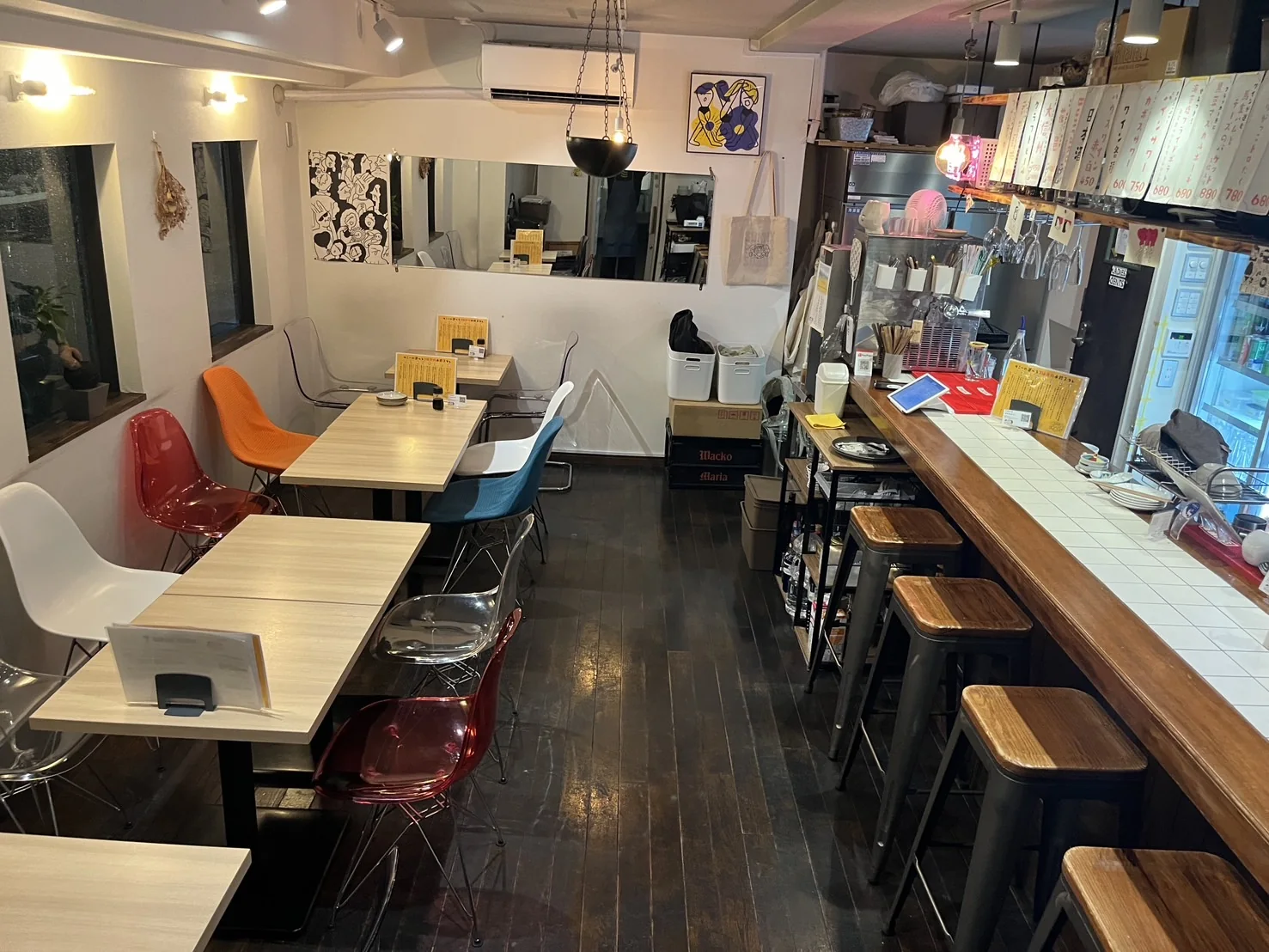路地裏のサニー 鶴見の店内